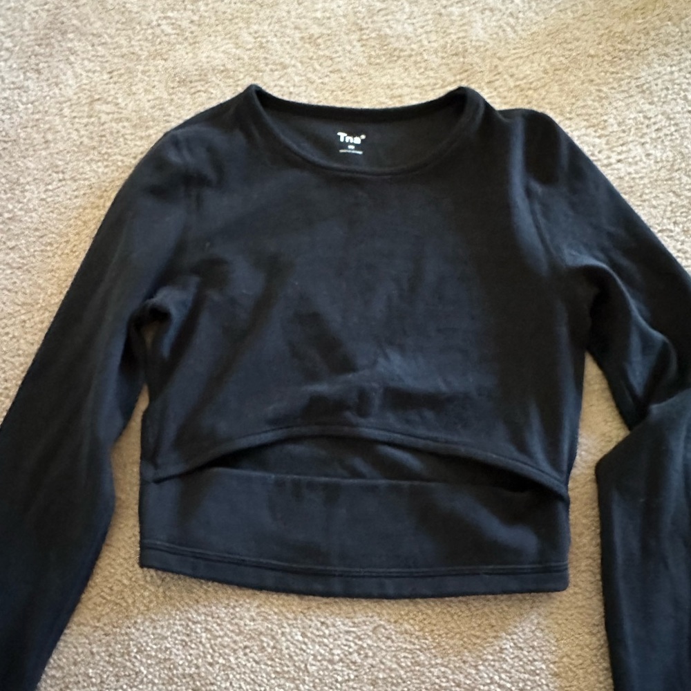 Aritzia TNA butter long sleeve cutout crop top size xs